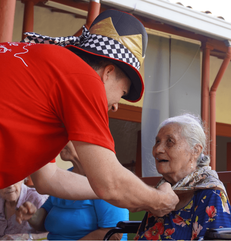 Foto mago con abuelita